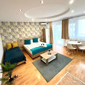 Star With Free Parking , Budapest Ungheria